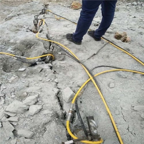 潁泉石材礦山開采機(jī)載劈裂棒服務(wù)熱線